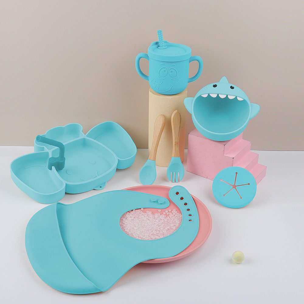 OEM/ ODM Food Grade Silicone Baby Feeding Set Baby Led Weaning Suction Bowl Divided Plate Spoon Fork Sippy Cup Adjustable Bib